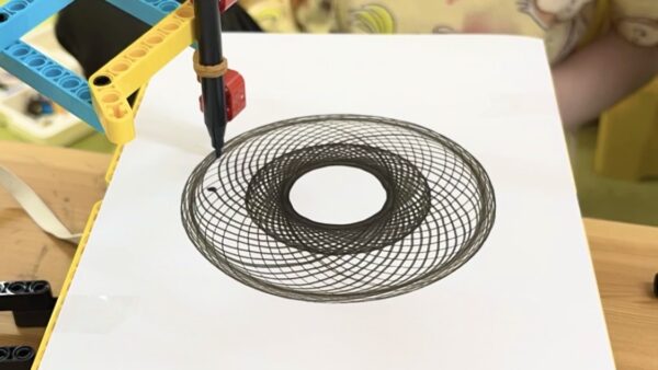 算数とアートの融合！「スピログラフ」で学ぶSTEAM教育とロボットプログラミング