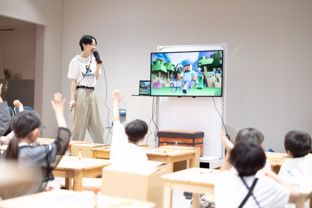 マインクラフトのブロックを例に元素の仕組みを学ぶSTEAM教育イベントの講義の様子